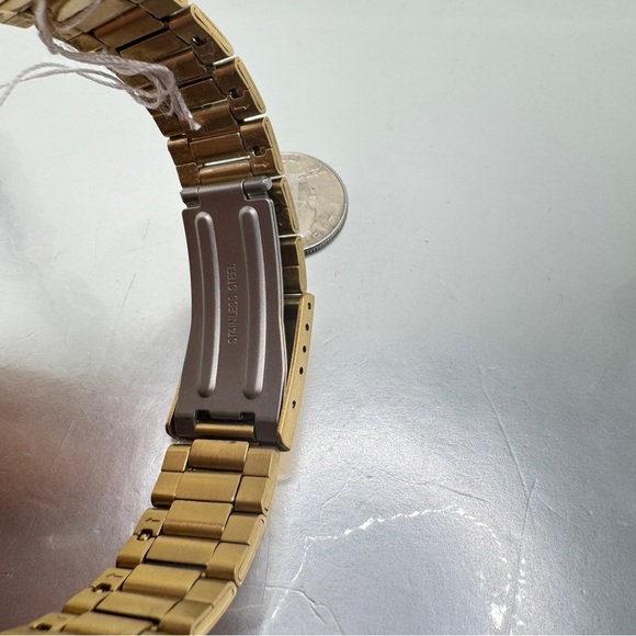 Casio Stainless Steel Watch
40mm Case in Diameter
New Battery Inside. - Picture 6 of 8